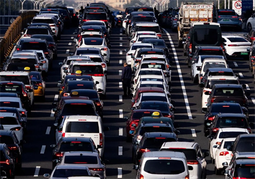 Heavy traffic congestion on a multi-lane highway, representing the dense urban driving environments where different regions test L3 autonomous driving.